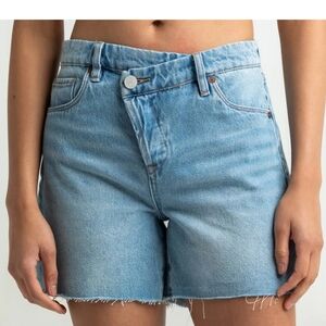 Blank NYC ..The Perry Shorts in We Out (Criss Cross)...Size 27...